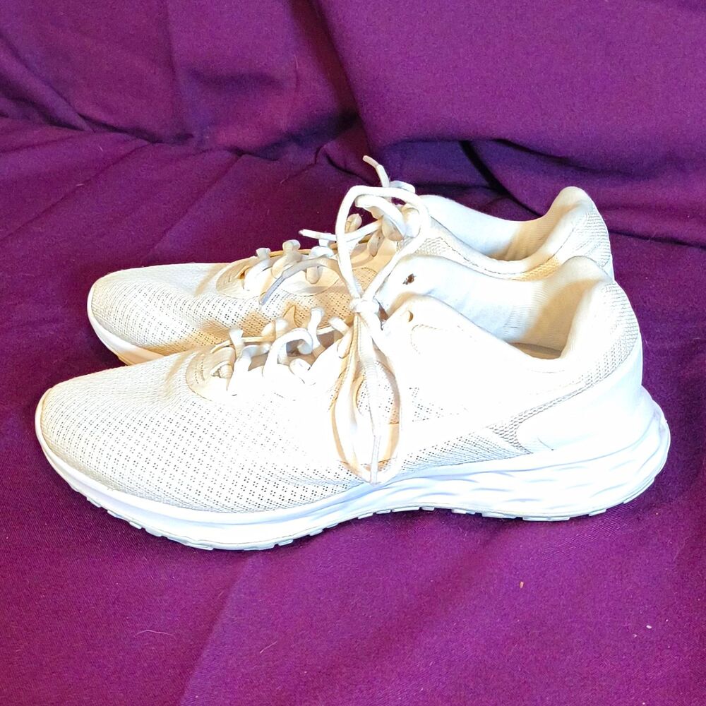 Nike Revolution 6 Next Nature Triple White DC3728-102 Mens Size 7.5